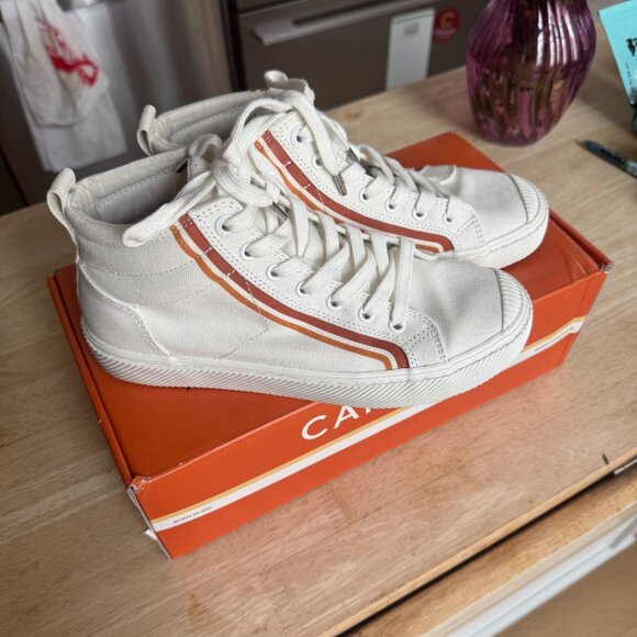 Limited Edition GRLSWIRL x Cariuma Off-White Canvas Sneaker (OCA High) - Picture 2 of 9